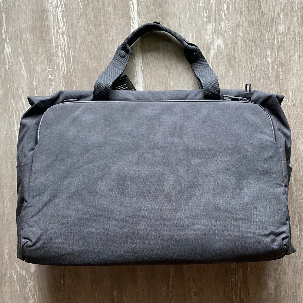 Lululemon Early Embark Duffle - Picture 4 of 16